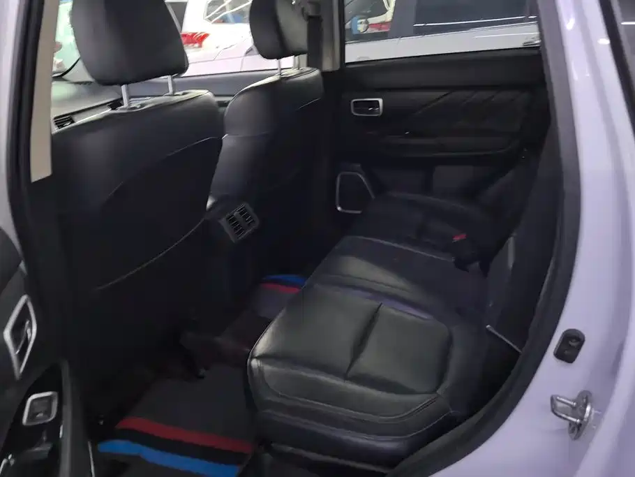 Mitsubishi Outlander 2019 — фото 11