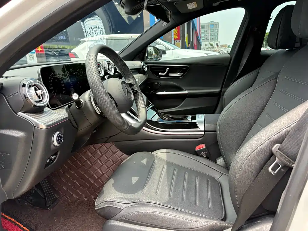 Mercedes-Benz C-Class 2025 — фото 10