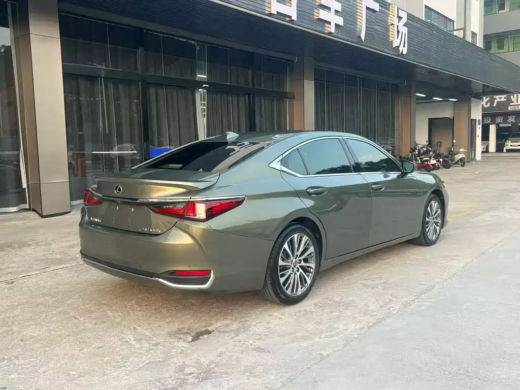 Lexus ES 2018