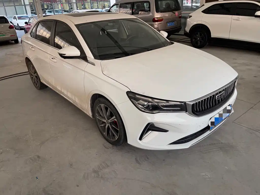Geely Emgrand 2022