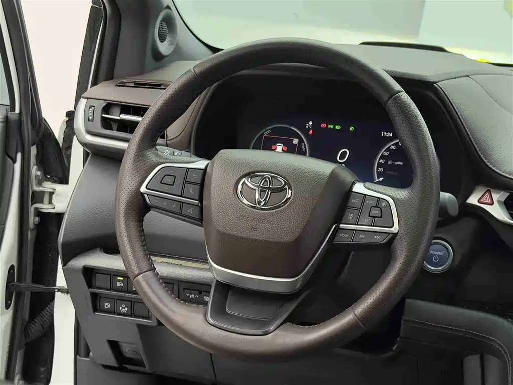 Toyota Sienna 2023 — фото 10