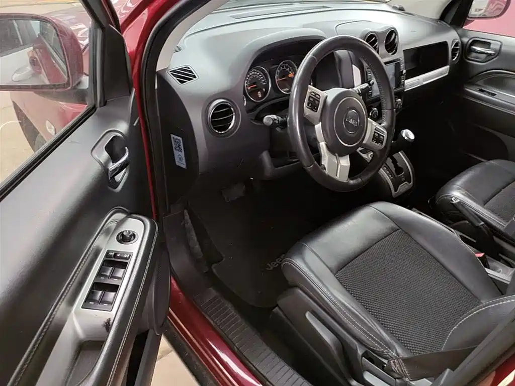 Jeep Compass 2015 — фото 16