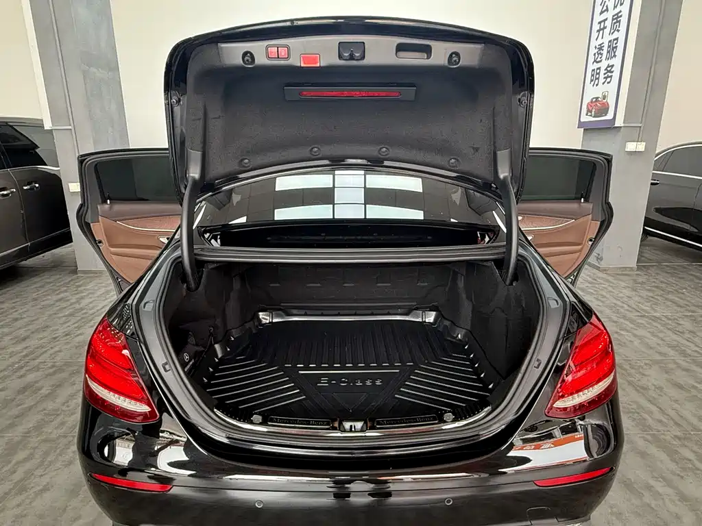 Mercedes-Benz E-Class 2020 — фото 19