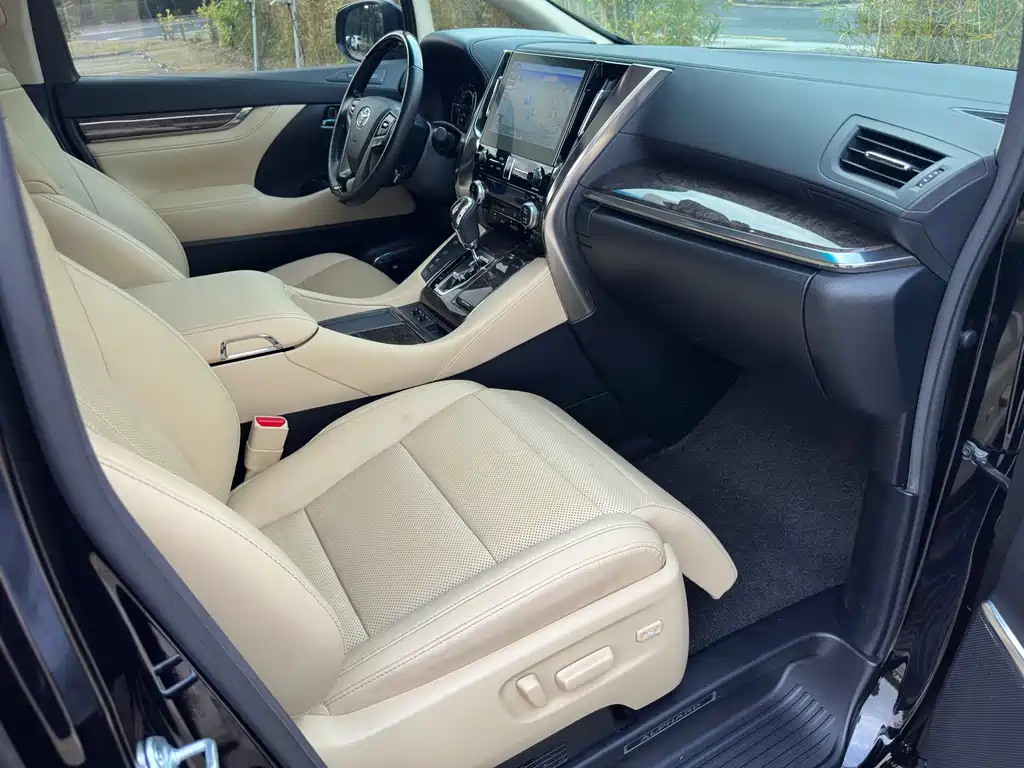Toyota Alphard 2021 — фото 25