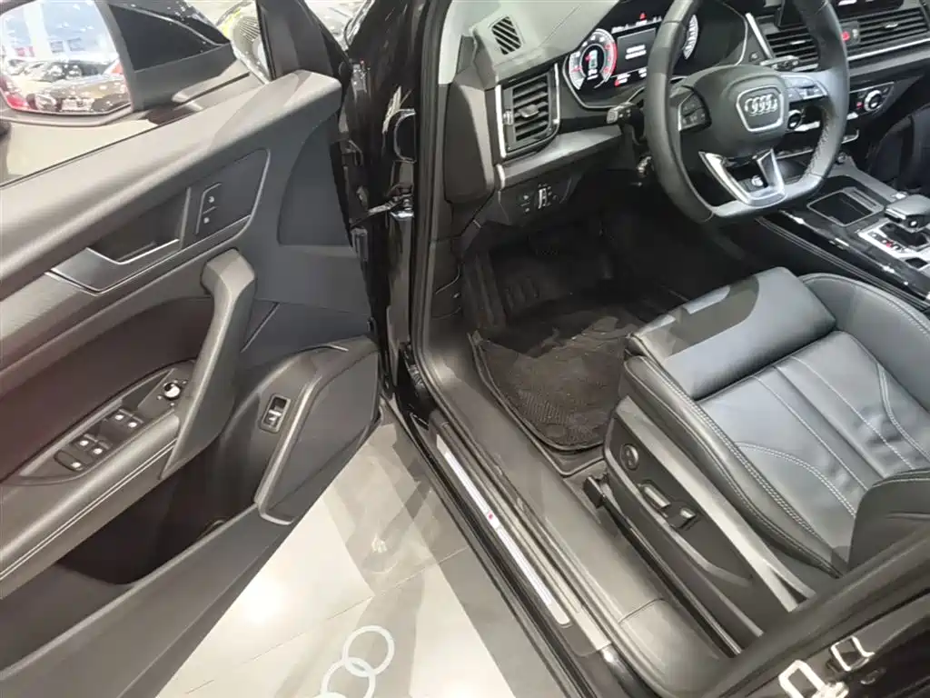 Audi Q5L 2023 — фото 16