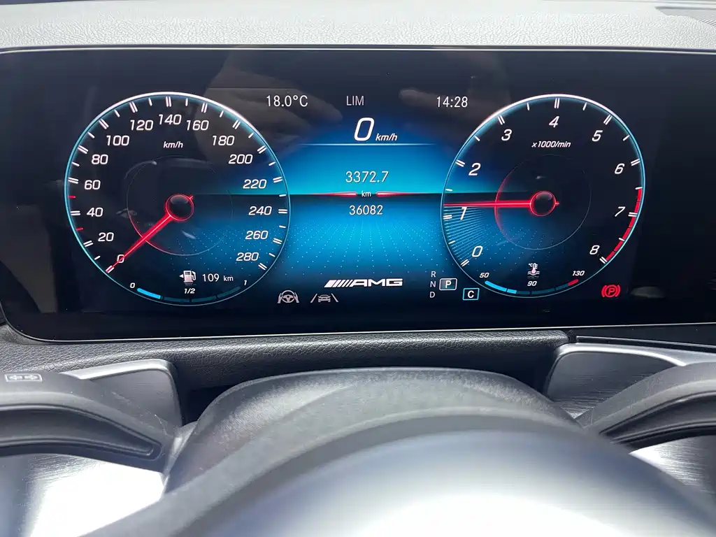 Mercedes-Benz GLB AMG 2022 — фото 11