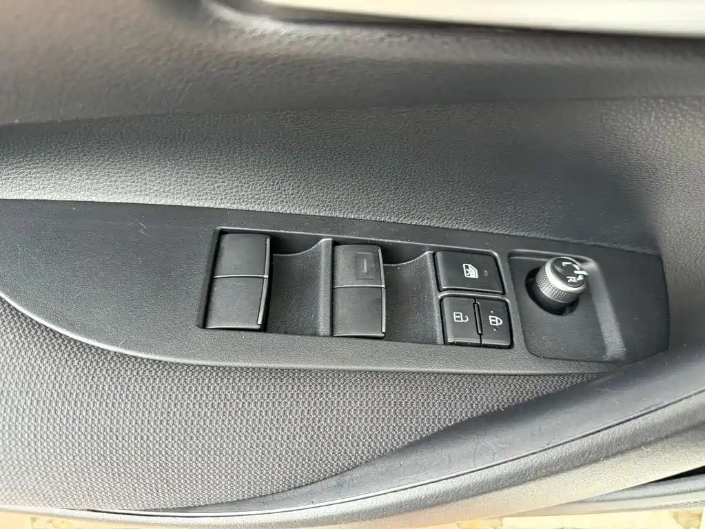 Toyota Corolla 2023 — фото 11