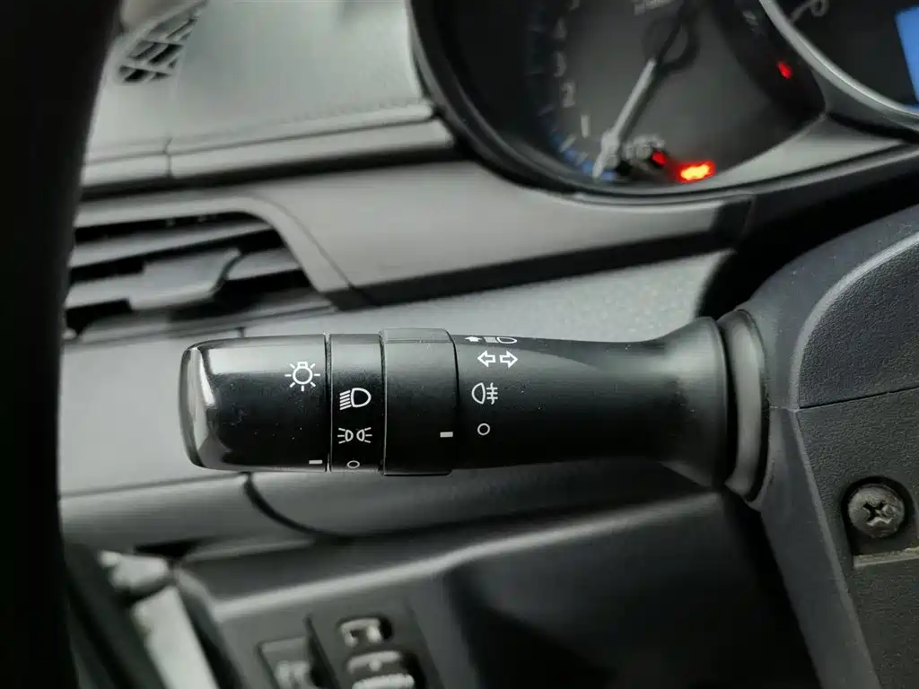 Toyota Yaris L 2018 — фото 21