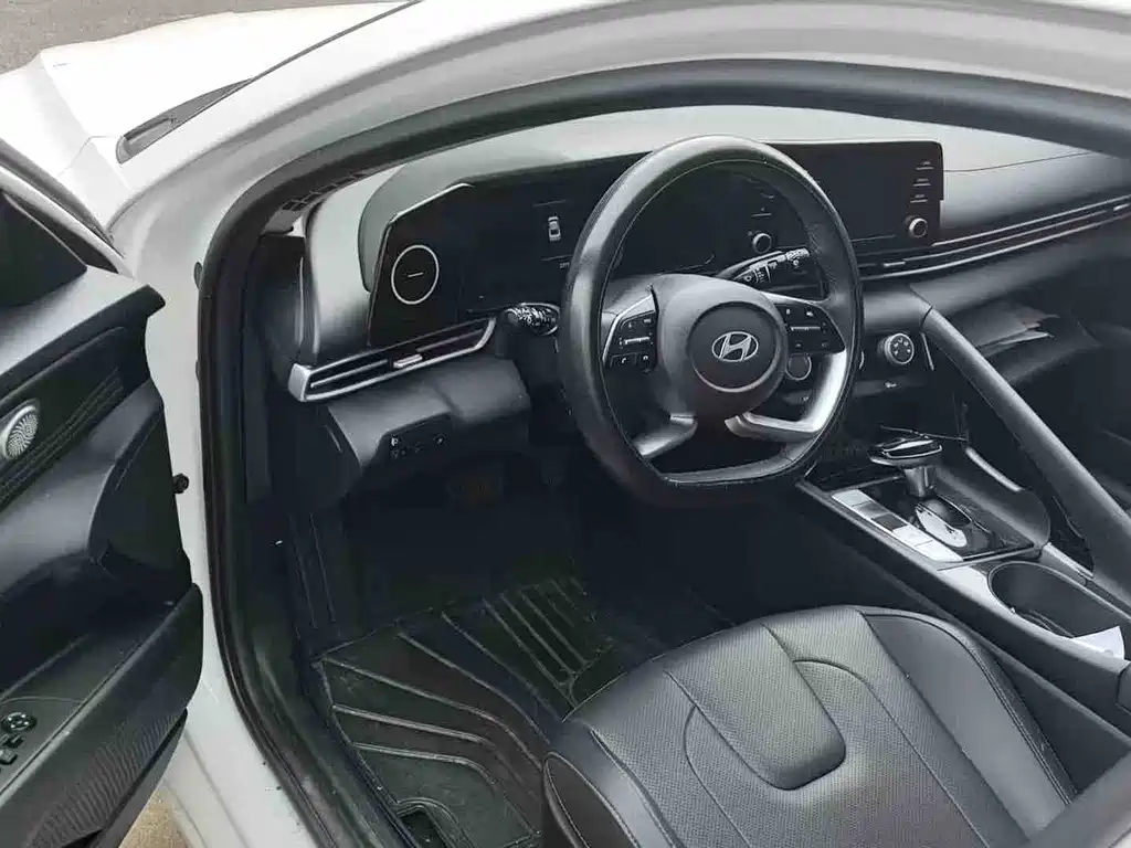 Hyundai Elantra 2023