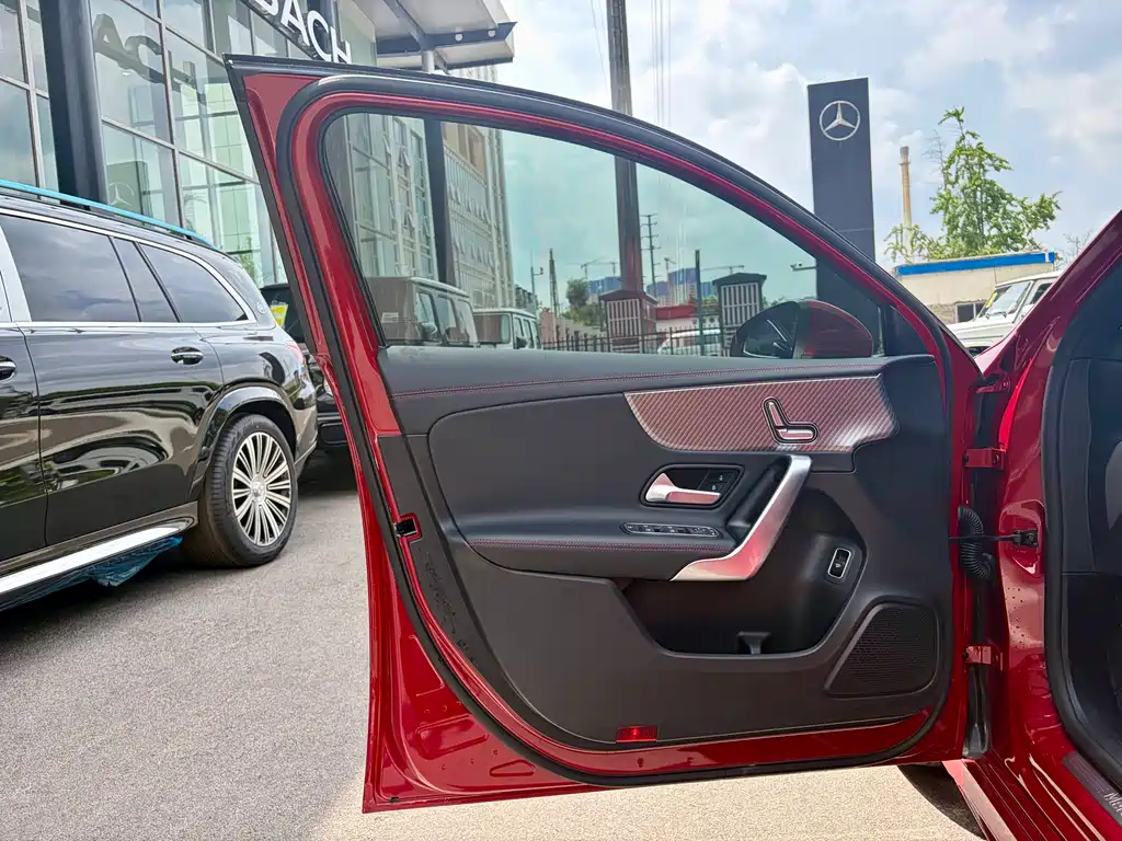 Mercedes-Benz A-Class 2023 — фото 11
