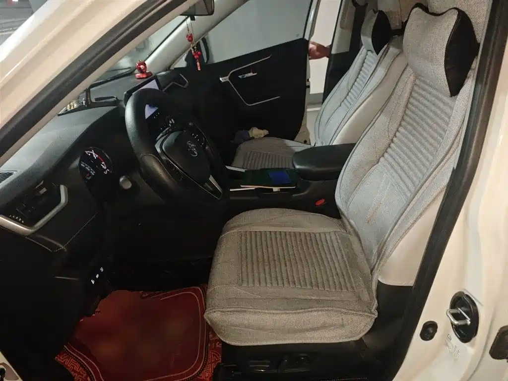 Toyota RAV4 2023 — фото 11