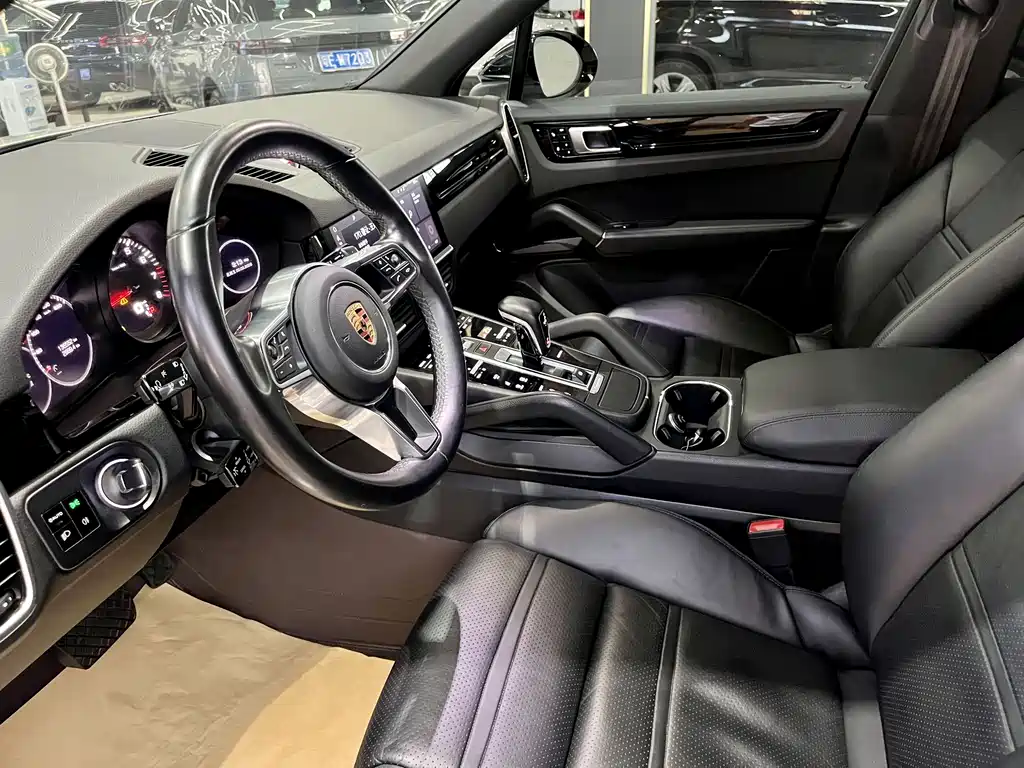 Porsche Cayenne 2018 — фото 10