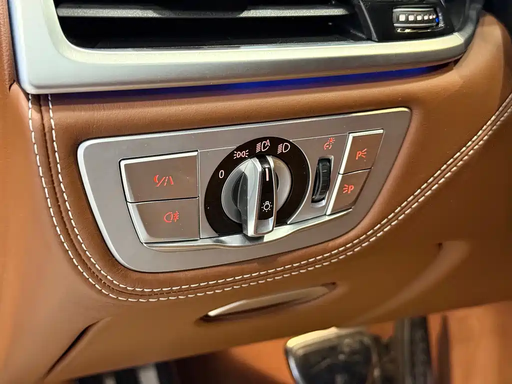 BMW 7 Series 2017 — фото 10