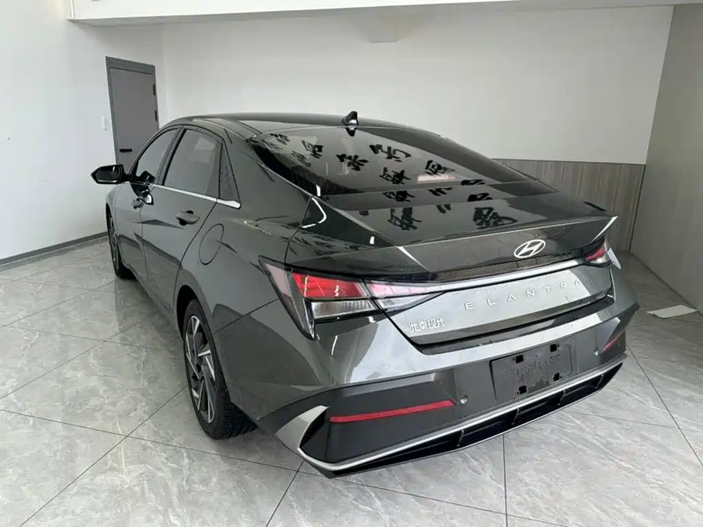 Hyundai Elantra 2024