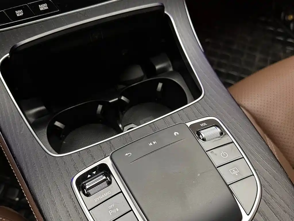 Mercedes-Benz E-Class 2023 — фото 16