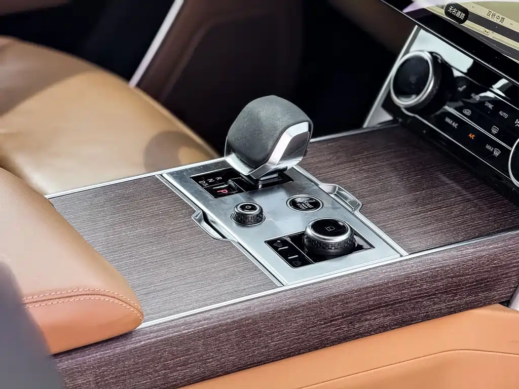 Land Rover Range Rover 2023 — фото 10