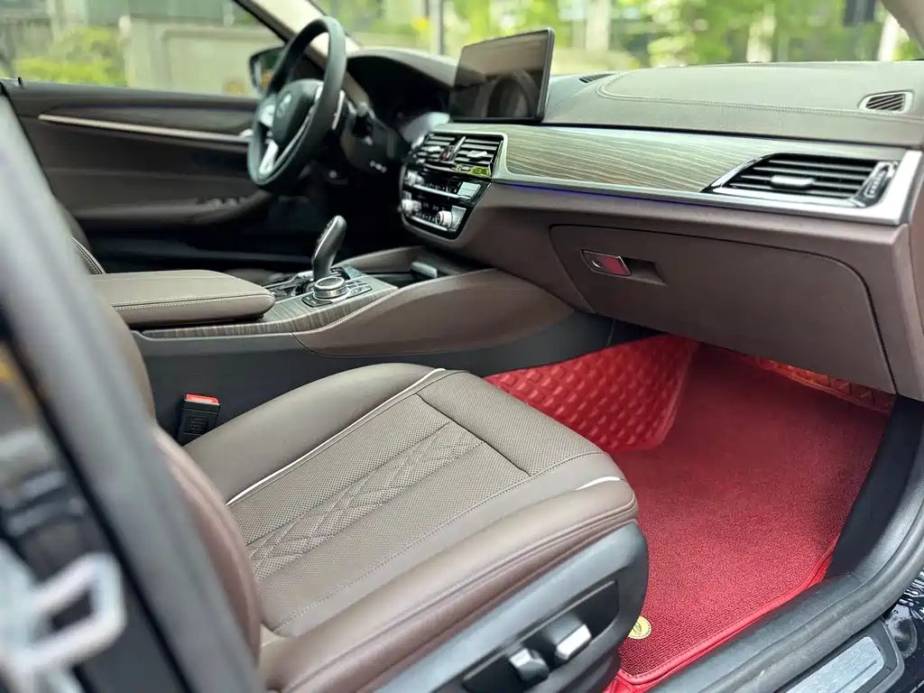 BMW 5 Series 2022 — фото 10