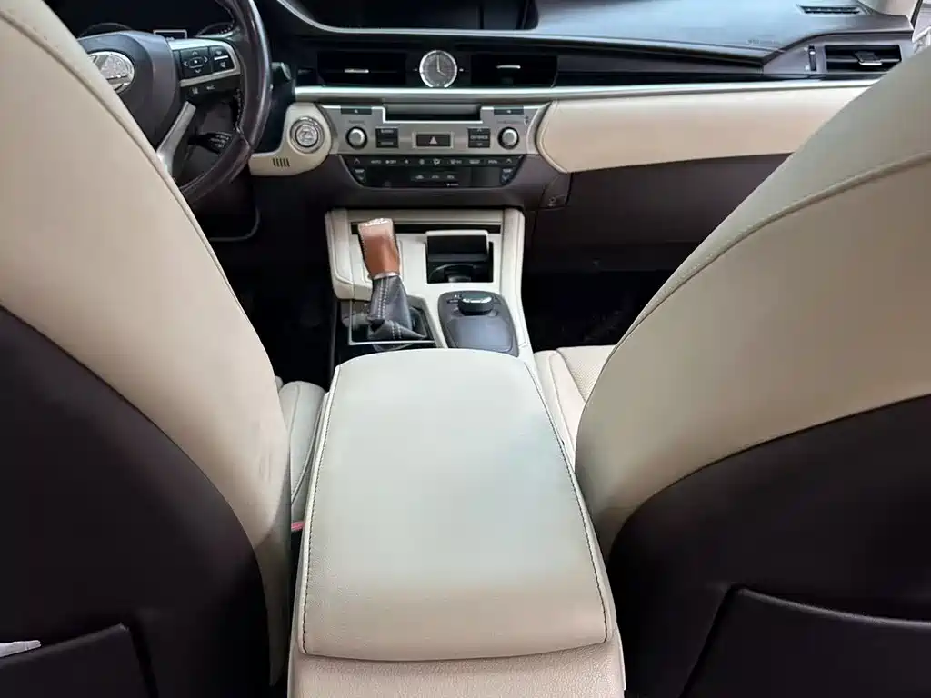 Lexus ES 2016 — фото 13