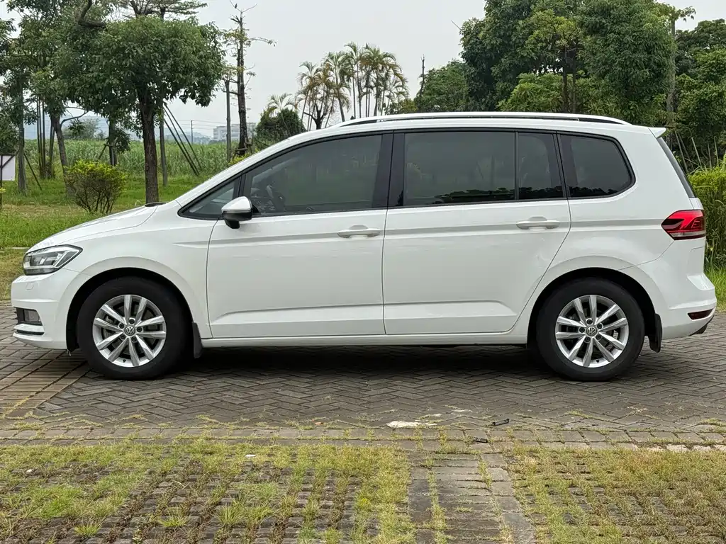 Volkswagen Touran 2016 — фото 3