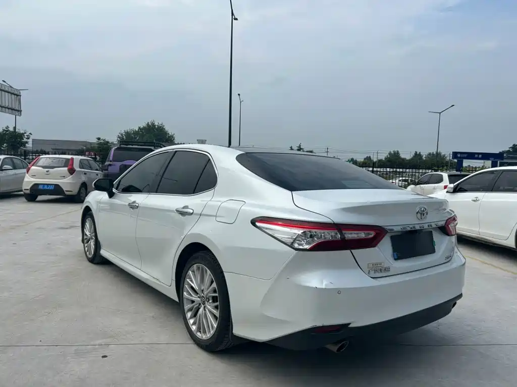 Toyota Camry 2019 — фото 7