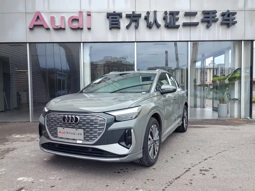 Audi Q4 E-Tron 2023 — фото 1