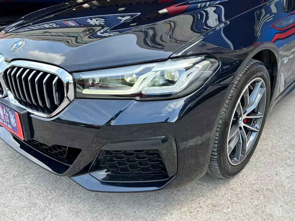 BMW 5 Series 2022 — фото 19