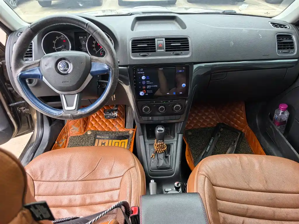 Skoda Yeti 2015 — фото 10