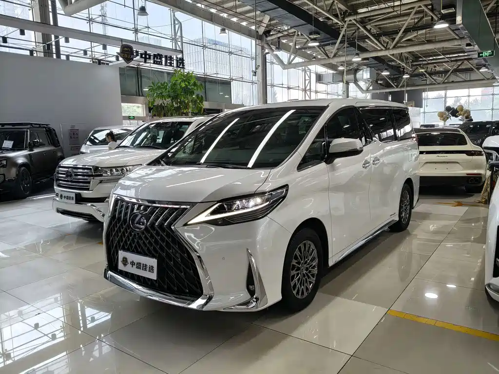 Lexus LM 2022 — фото 1