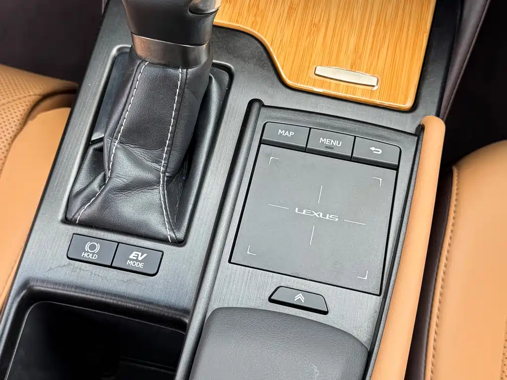 Lexus ES 2019 — фото 10