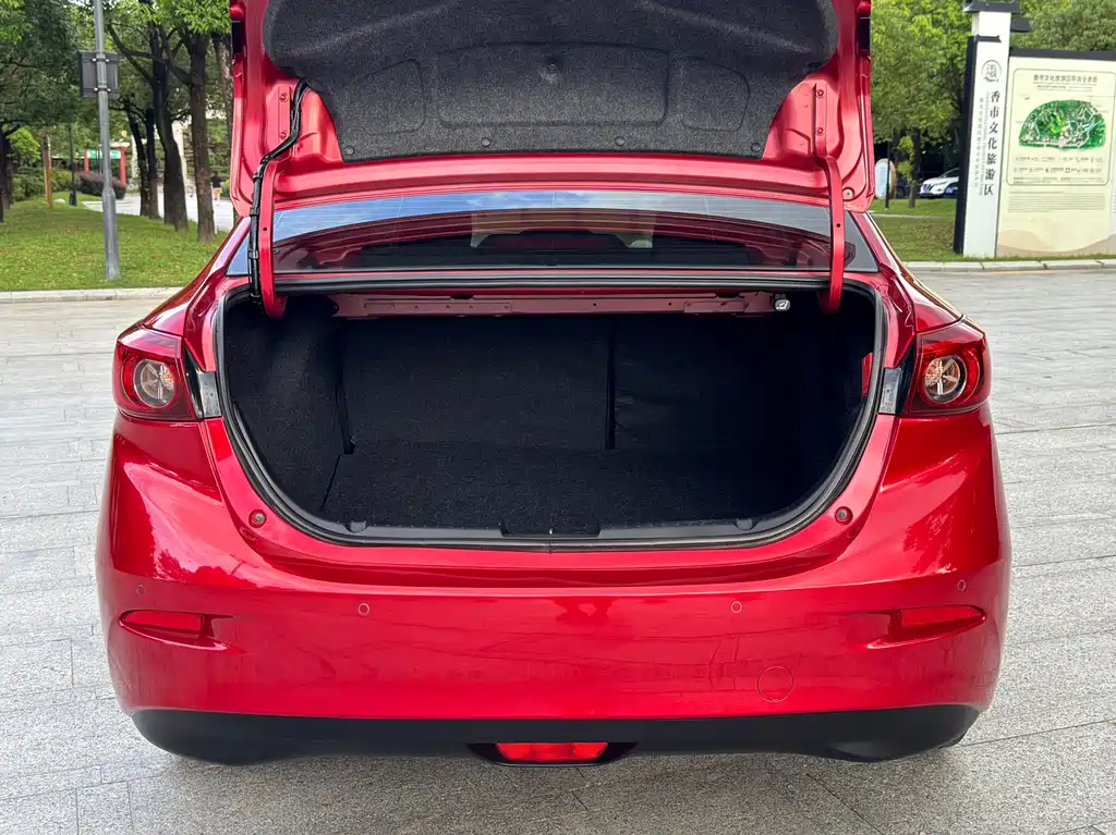 Mazda 3 Axela 2017 — фото 19