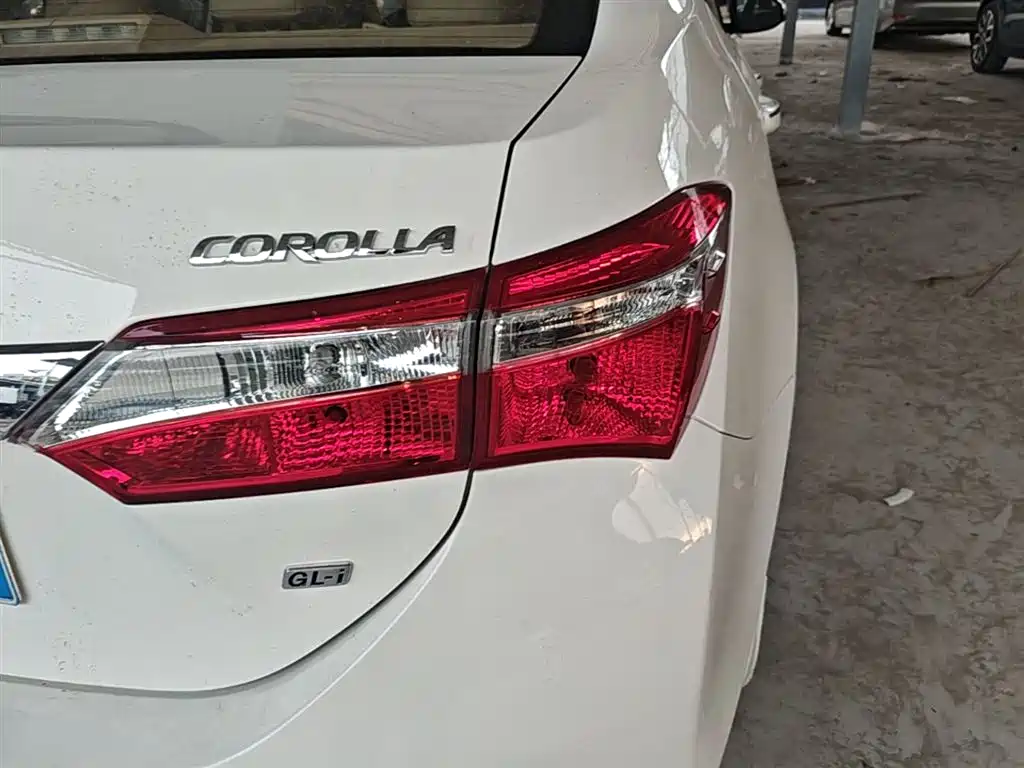 Toyota Corolla 2015 — фото 8