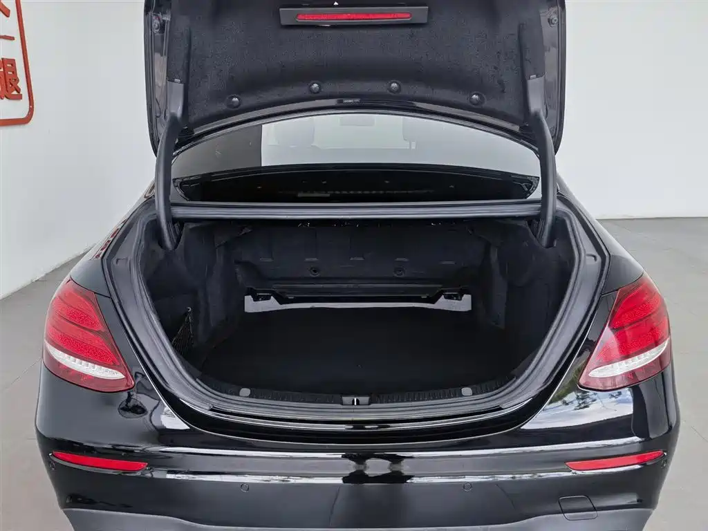 Mercedes-Benz E-Class 2017 — фото 16