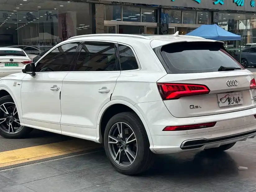 Audi Q5L 2021 — фото 2