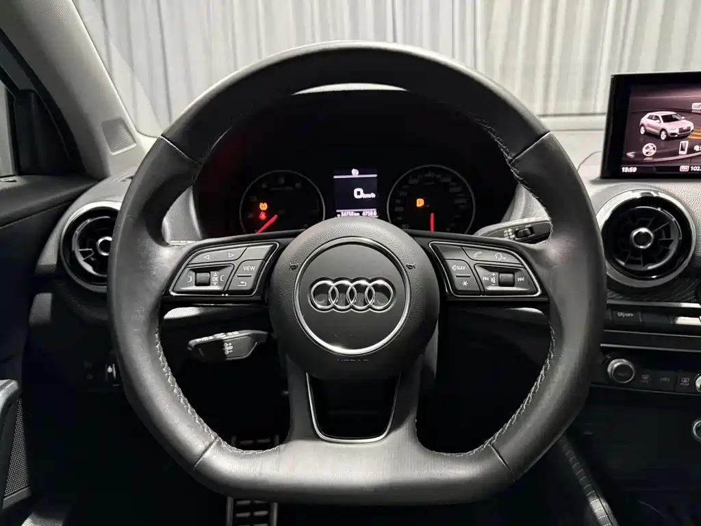 Audi Q2L 2022 — фото 11