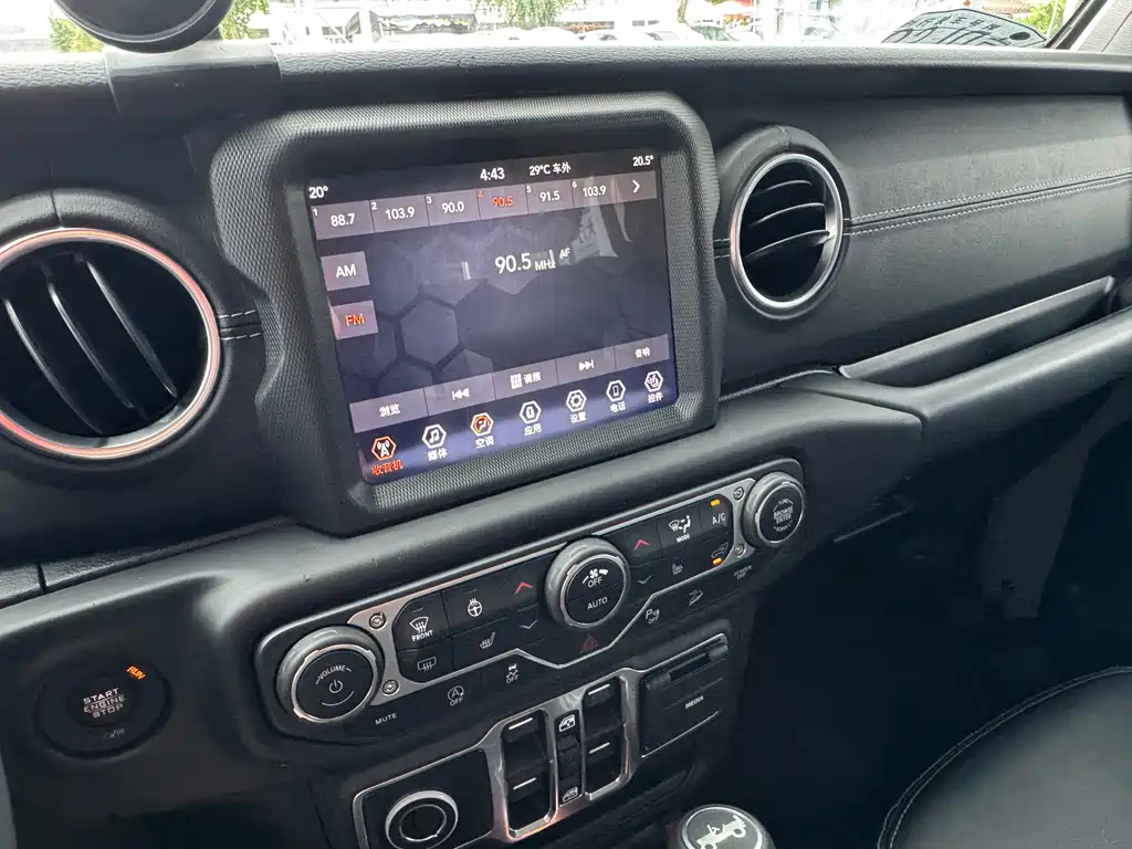 Jeep Wrangler 2019 — фото 18