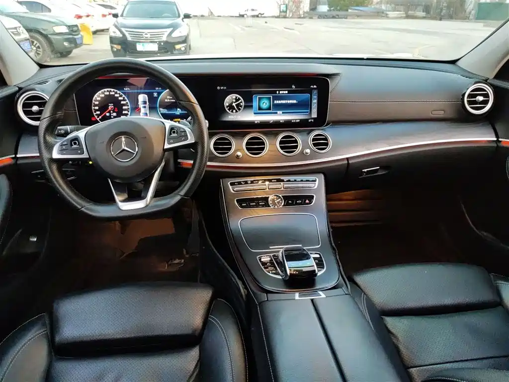 Mercedes-Benz E-Class 2018 — фото 11