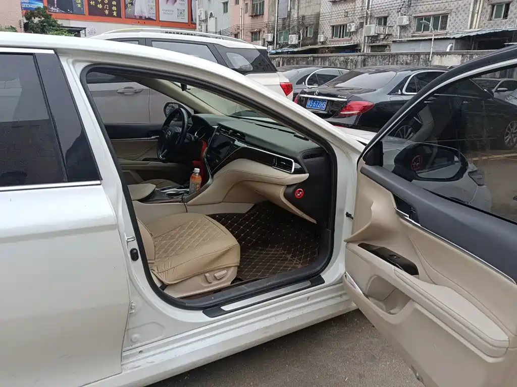 Toyota Camry 2018 — фото 20