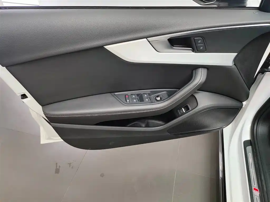 Audi A4L 2023 — фото 21