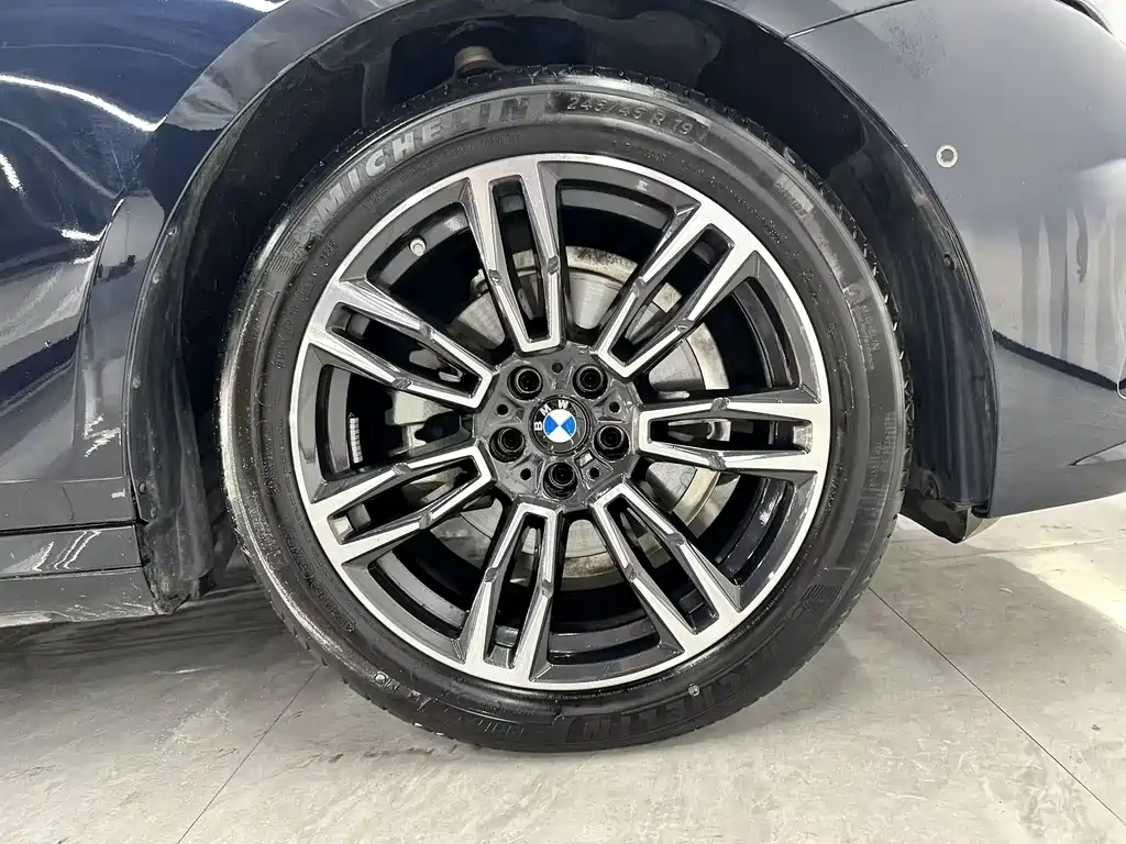 BMW 5 Series 2025 — фото 16