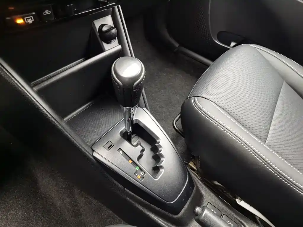 Toyota Yaris L 2020 — фото 13