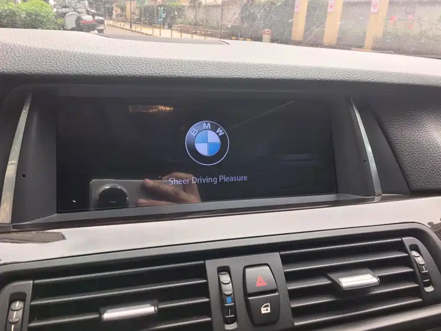BMW 5 Series 2015 — фото 13