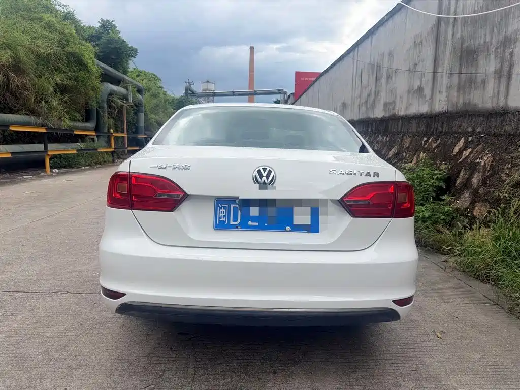 Volkswagen Sagitar 2013