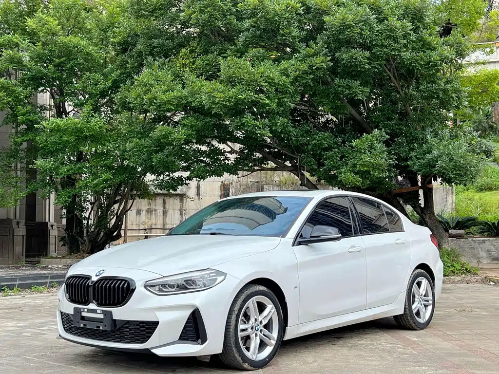 BMW 1 Series 2023 — фото 1