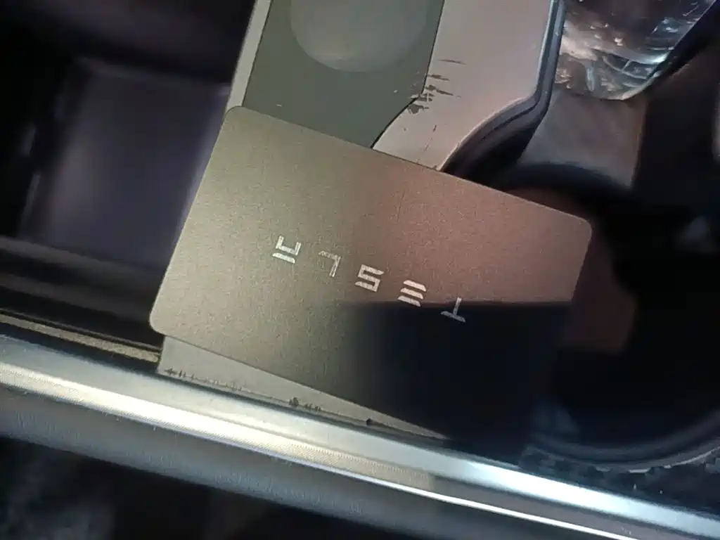 Tesla Model Y 2022 — фото 9