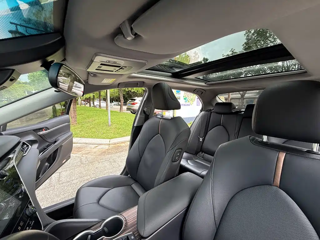 Toyota Camry 2020 — фото 15