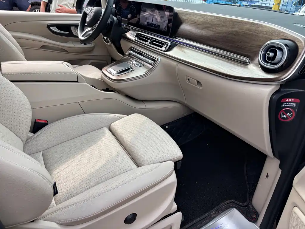 Mercedes-Benz V-Class 2025 — фото 10