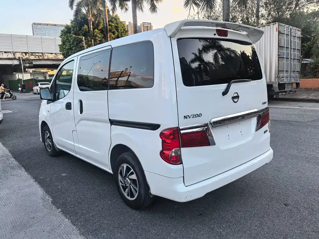 Nissan NV200 2017 — фото 5