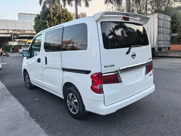 Nissan NV200 2017