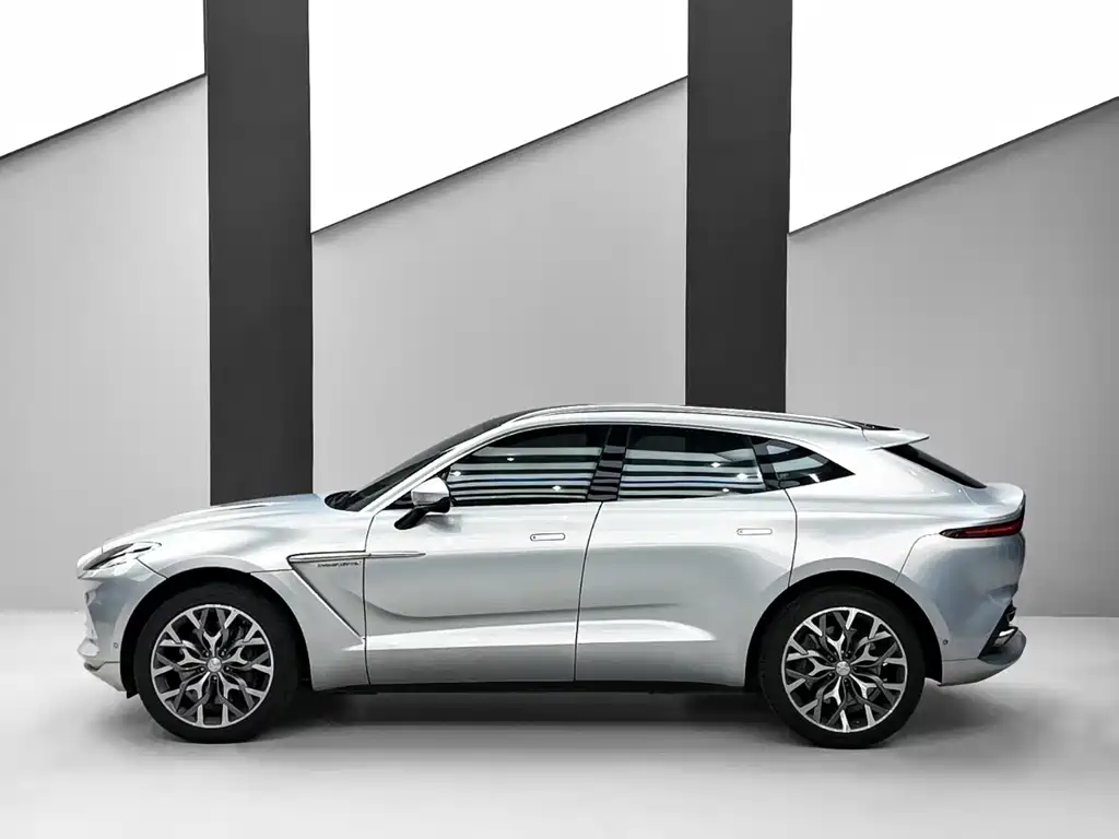 Aston Martin DBX 2023 — фото 4