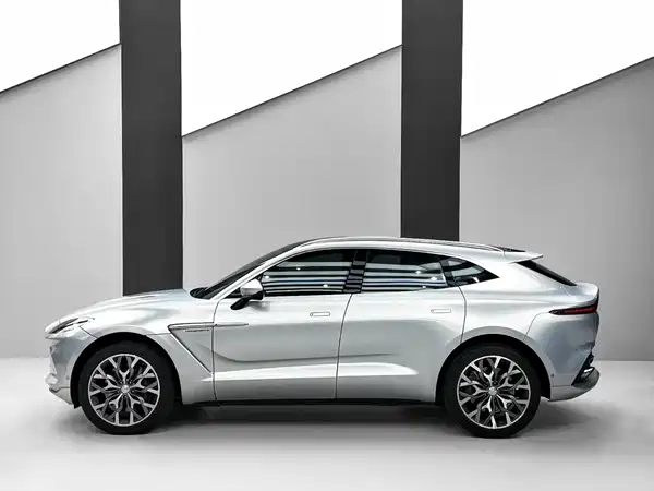 Aston Martin DBX 2023